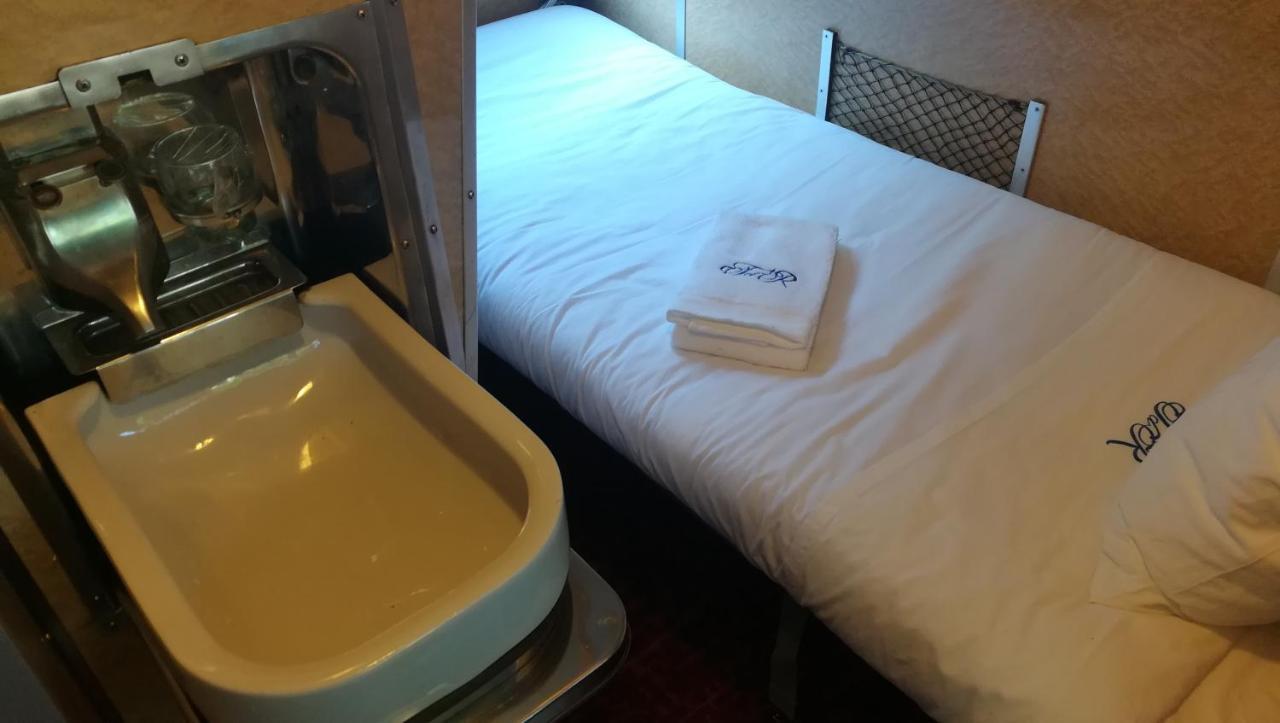 Le Train Des Reves Hotel Dracy-Saint-Loup Ngoại thất bức ảnh